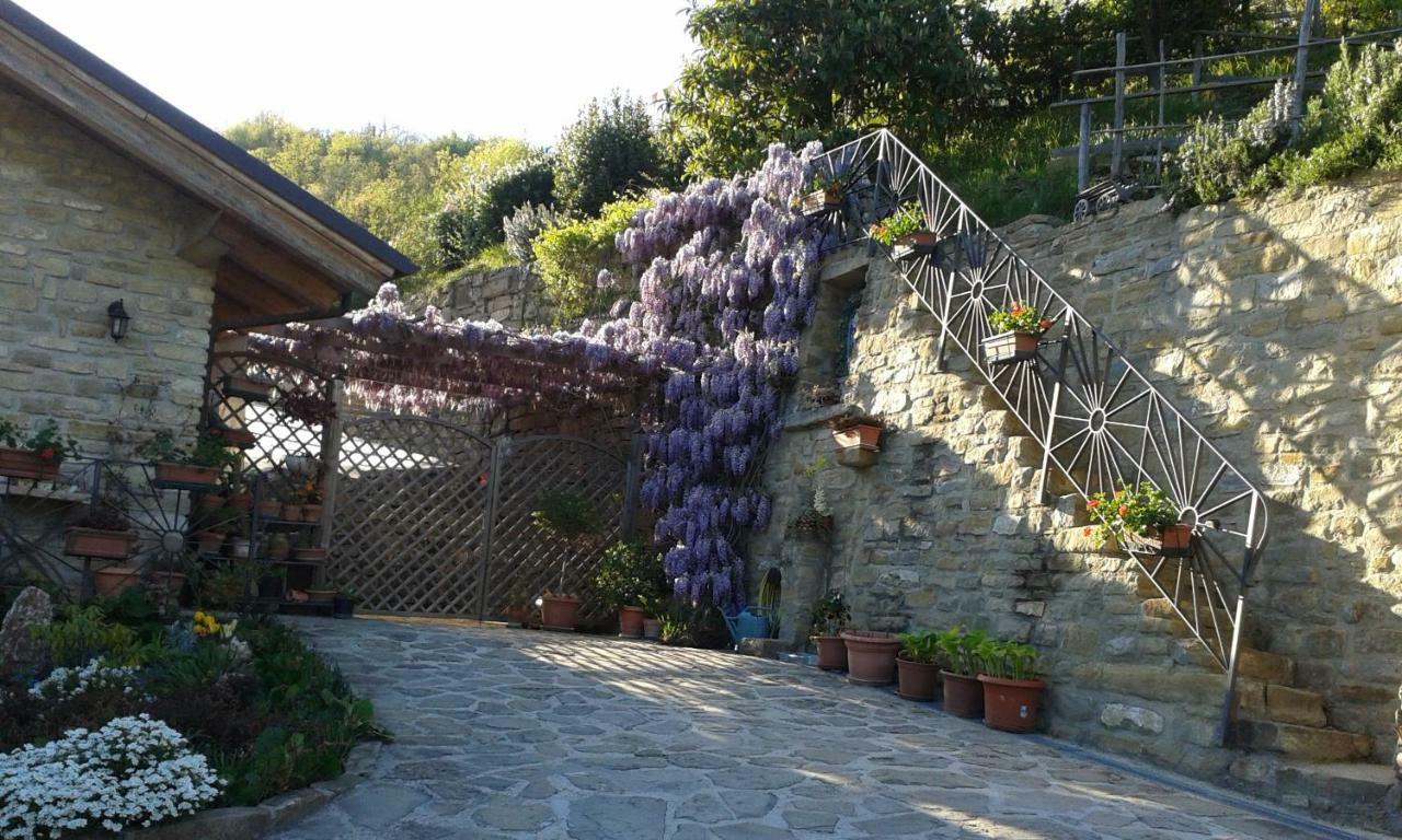 Ca D' Fefi Bed & Breakfast Gorzegno Bagian luar foto