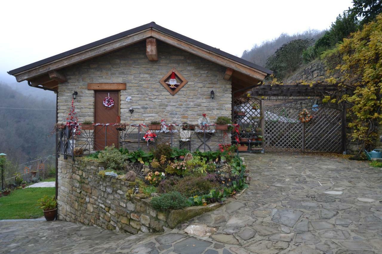 Ca D' Fefi Bed & Breakfast Gorzegno Bagian luar foto